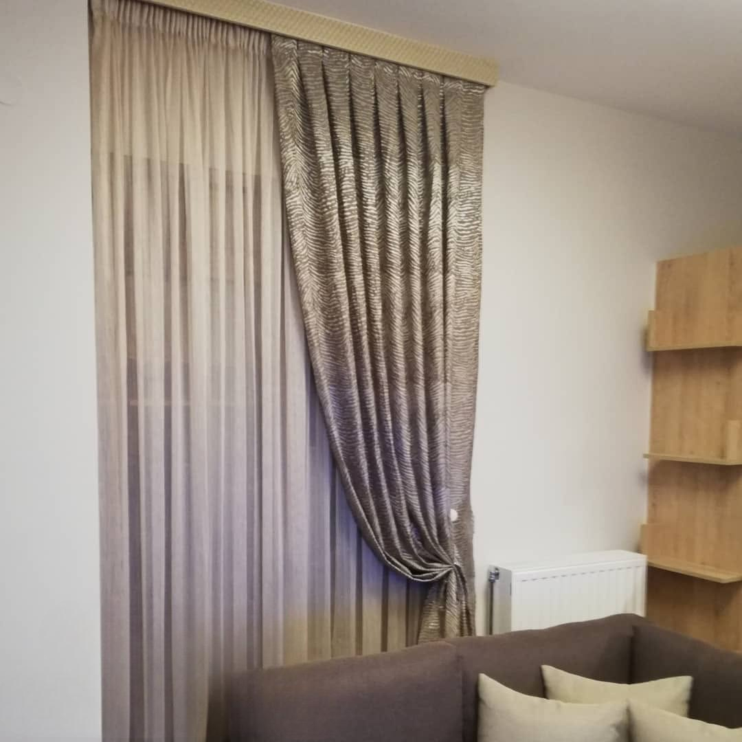 Κουρτίνα με ντραπέ σε σαλόνι στον Βόλο