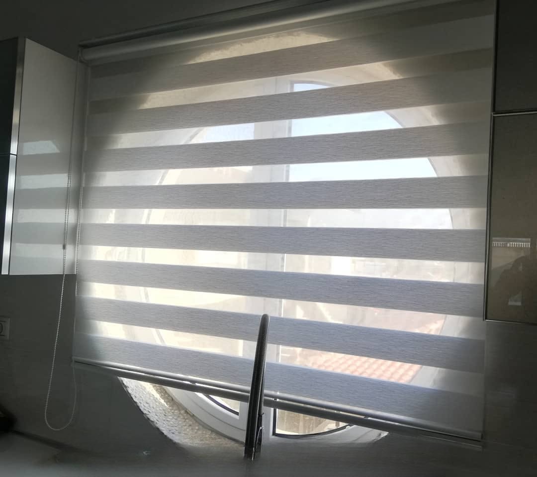 Ρόλερ ζέβρα σε κουζίνα στον Βόλο